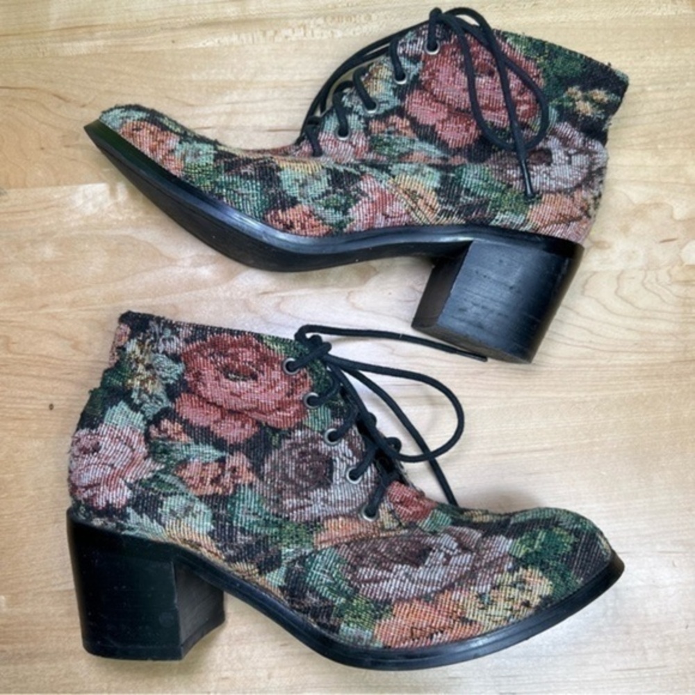 Diba Vintage cottagecore floral tapestry prairie ankle boots size 7